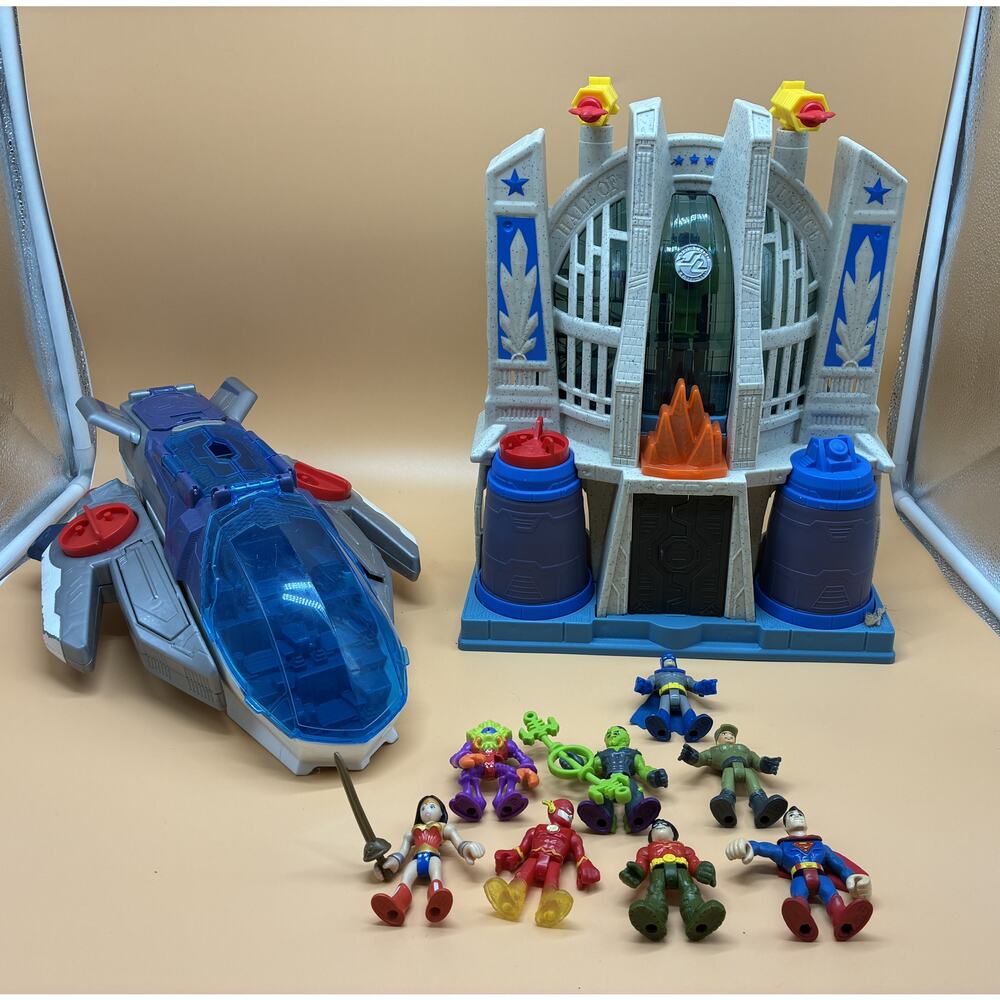 Imaginext Hall of Justice + Javelin Jet - DC Comics Super Friends and 8 Figures